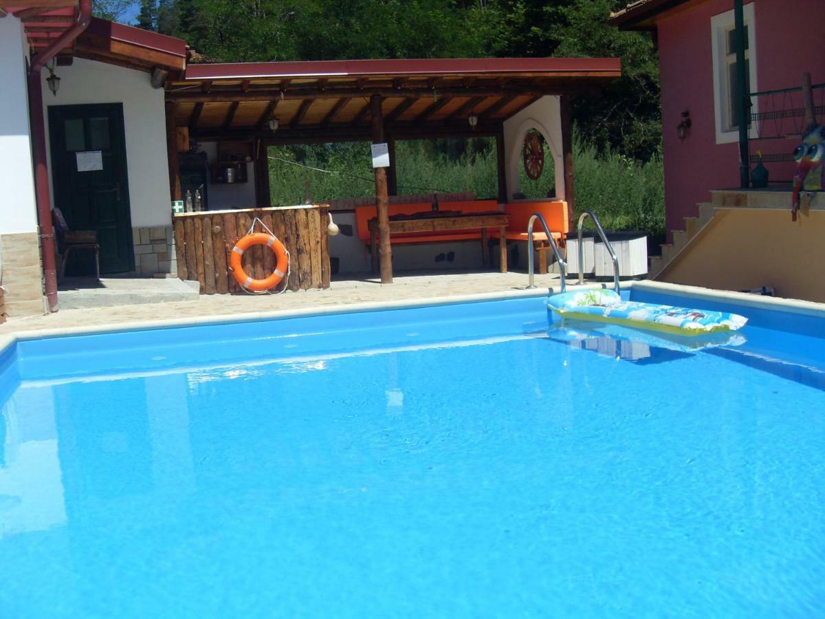 The Pink House Hotel Polkovnik Serafimovo Exterior photo